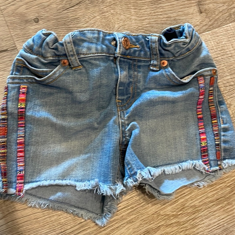Cat and Jack girls (7/8) Jean shorts.